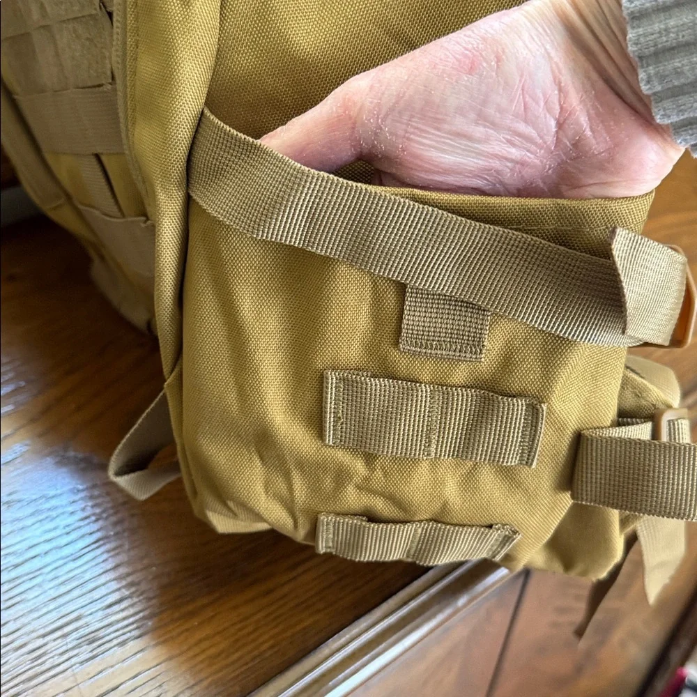 Hunters Bagpack 20” Pro Grade. Pockets and storage areas. Brown.